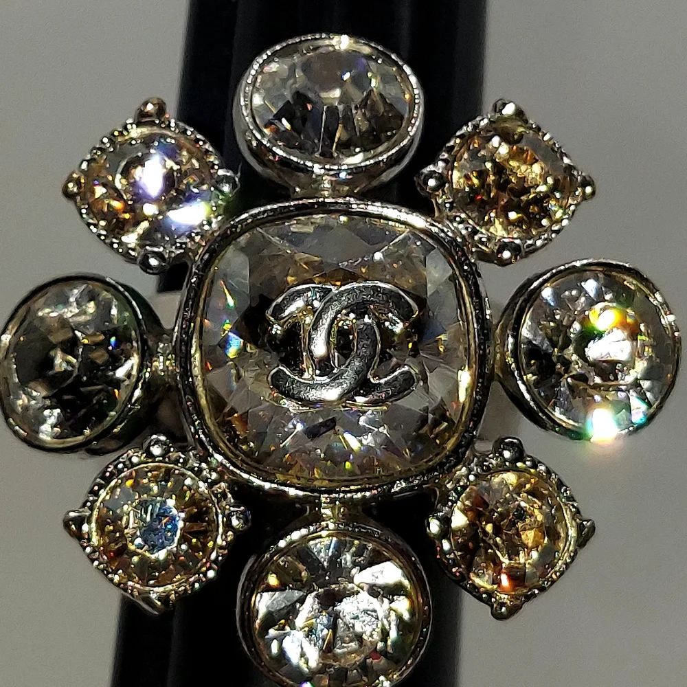 CHANEL Camelia Floral Swarovski Crystals Cocktail Ring in Silver. Sz 6.25